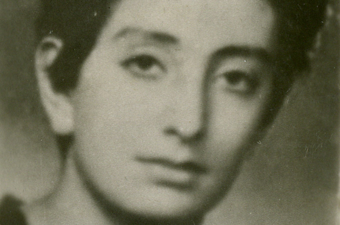 my aunt the revolutionary feature