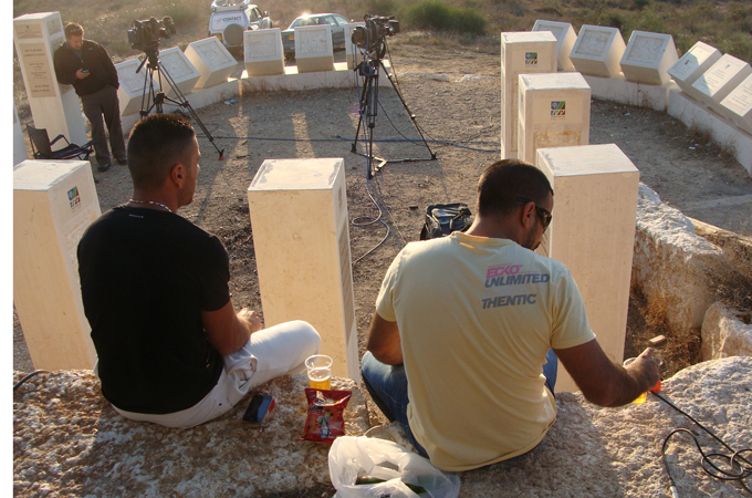 9837: At a look-out point near Sderot, two men drink beer and wait for "fireworks" in Gaza