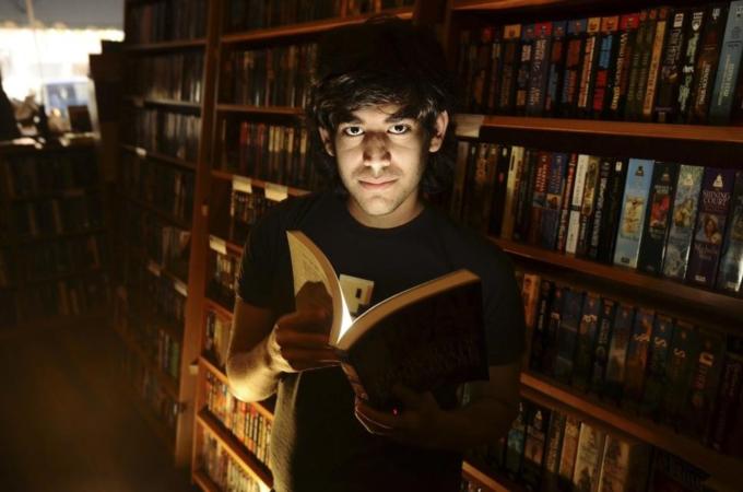 Aaron Swartz poses in a Borderland Books in San Francisco