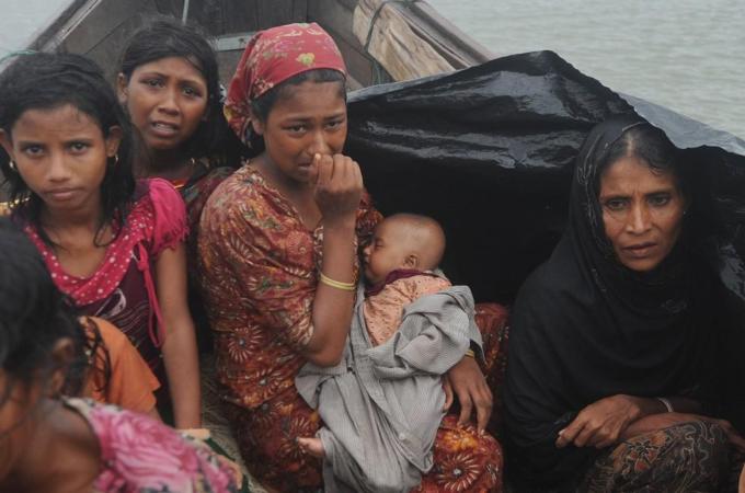 Rohingya Muslims, trying to cross the Na