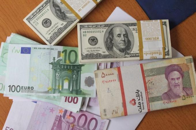 FILES-IRAN-FOREX-ECONOMY-SANCTIONS