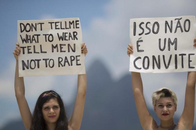 There exists a veiled tendency to make women the responsible party, i.e. if they wish to avoid passes from men at work, they should dress conservatively and avoid provocative behaviour, writes Rabanea [AP]