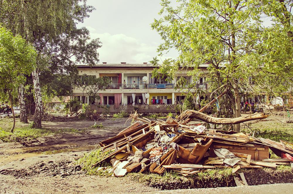 <p>This building, located just a couple of metres from the Bosna River, was damaged in the flood. One of the tenants said that they were lucky that the water stopped rising at the first floor.</p>
