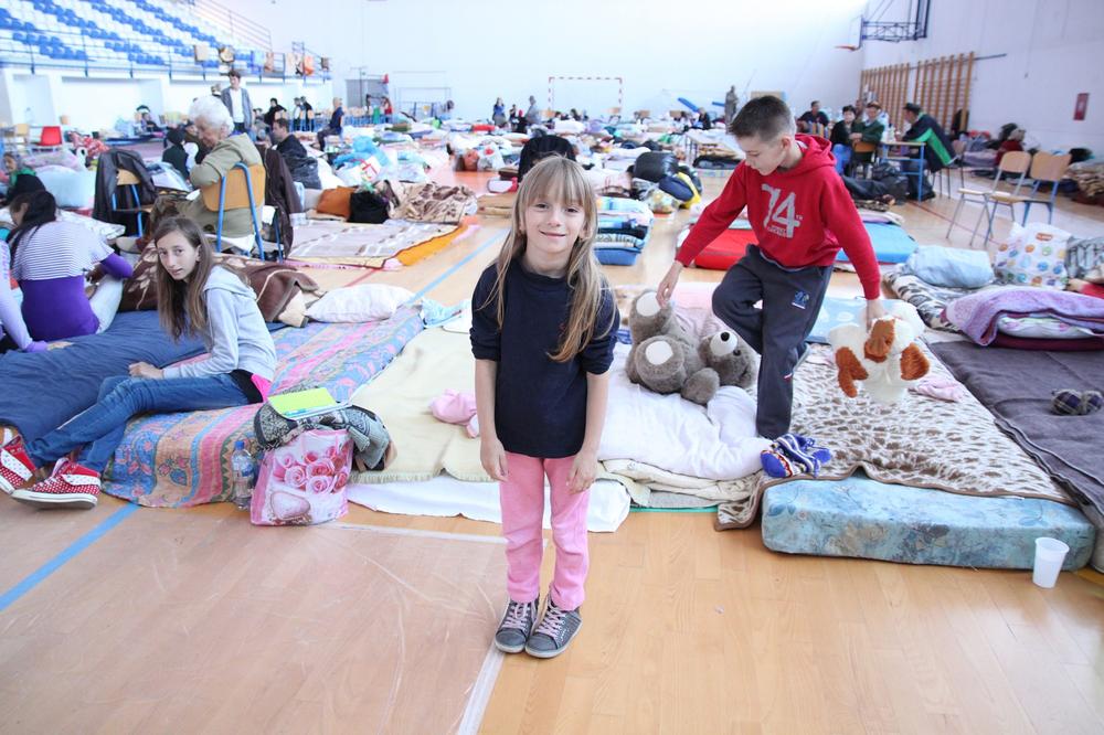 <p>One hundred and fifty people are staying in this gym in Odzak, waiting to return home.</p>