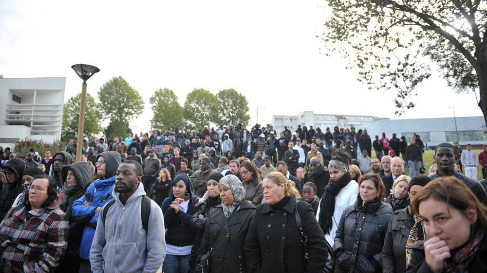 People gather on October 27, 2010 in Clichy