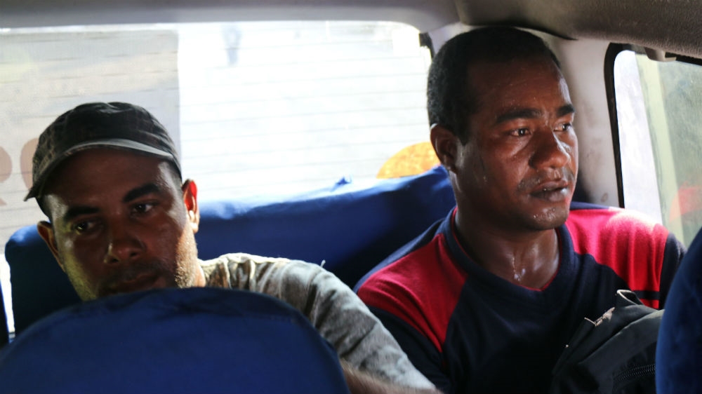 Cuban migrants hop on and off buses on their journey through Mexico. [Amparo Rodriguez/Al Jazeera]