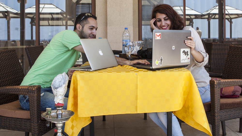 Walaa works with a friend on a voluntary project [Edmee van Rijn]