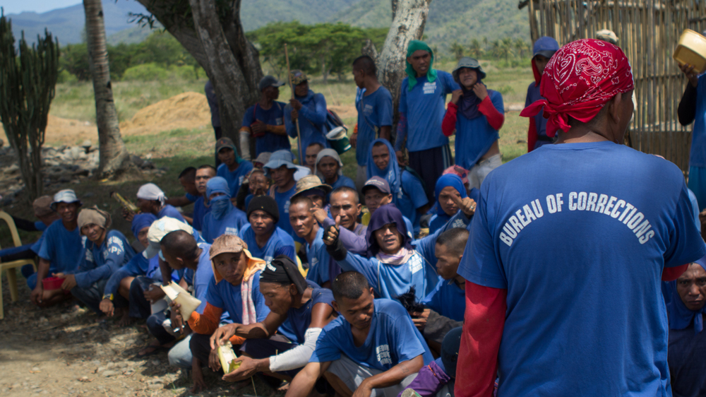 A few guards supervise the work of hundreds of criminals wielding sharp tools [Angel L Martinez Cantera/Al Jazeera]