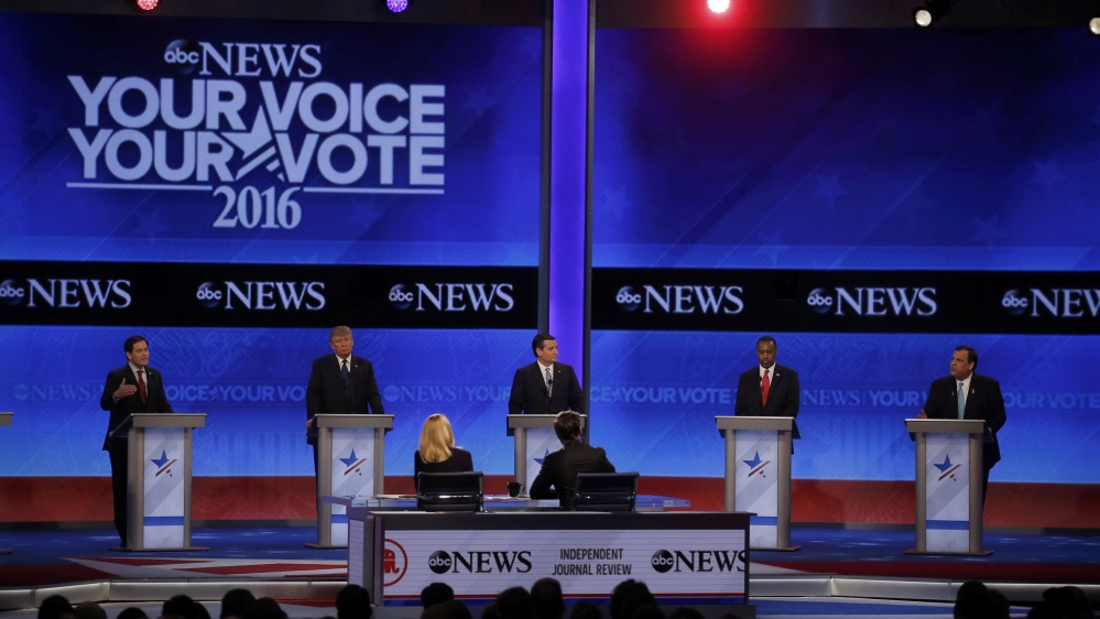 Republican U.S. presidential candidates Rubio and Christie discuss an issue as fellow candidates listen at the Republican U.S. presidential candidates debate sponsored by
