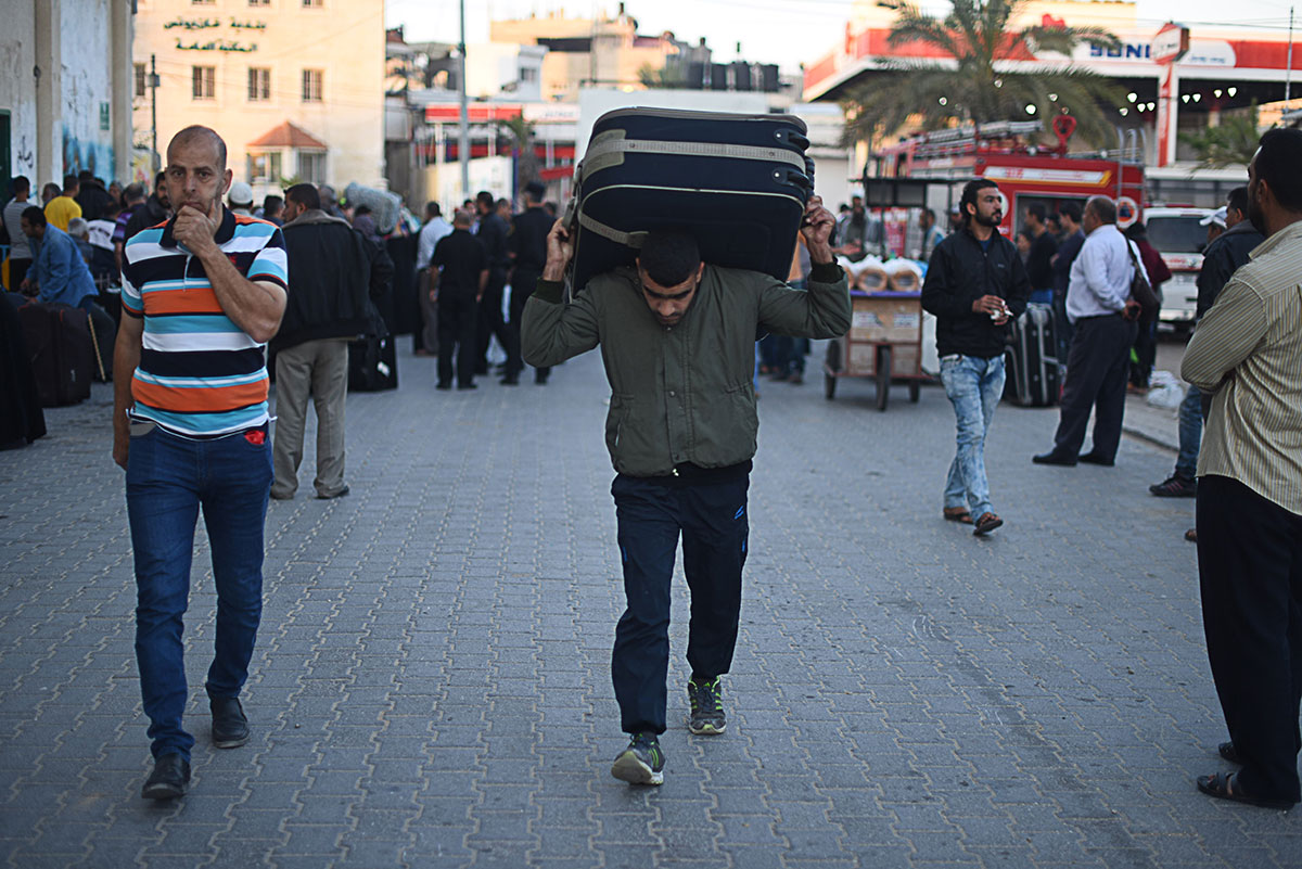 Palestinians wait at the Rafah border/ Please Do Not Use