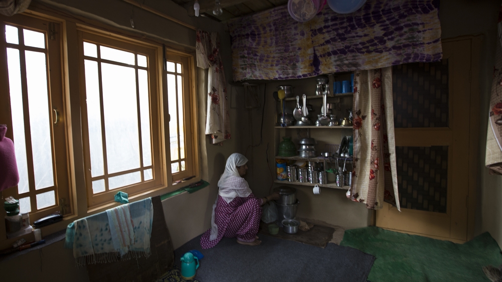 Hafiza prepares food for the family [Baba Tamim/Al Jazeera]