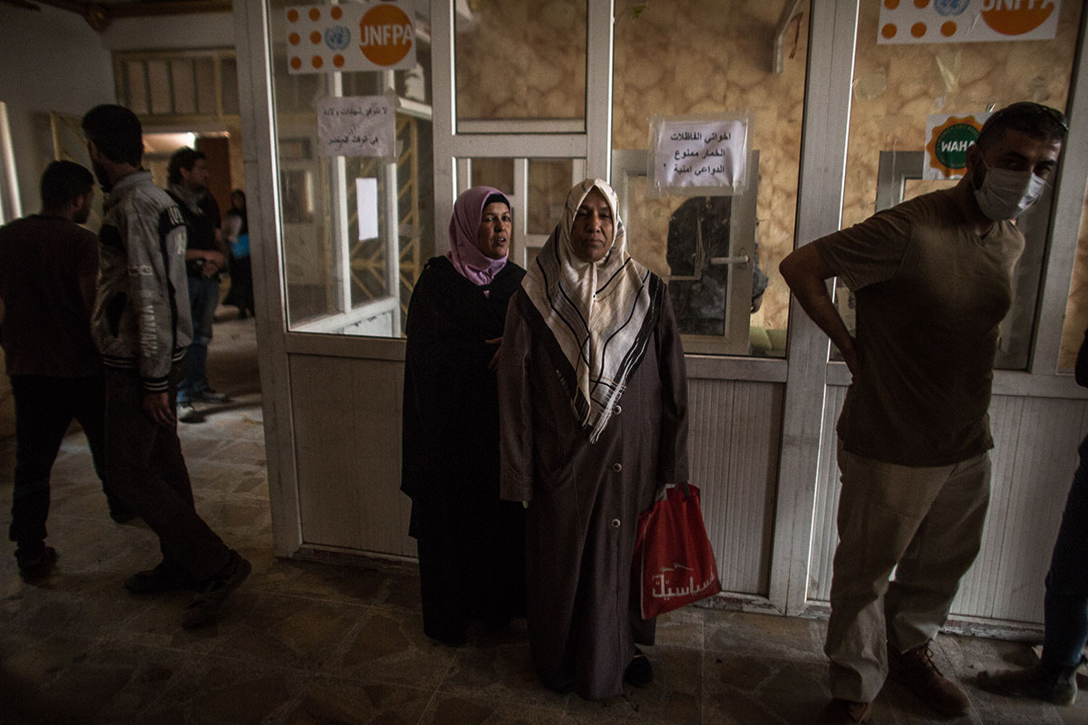 Qayyarah, Iraq - Closer look at the Oil Well fires / Please Do Not Use