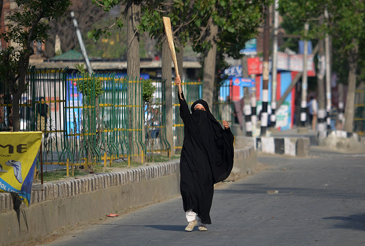 Kashmiri girls on the front lines/ Please Do Not Use