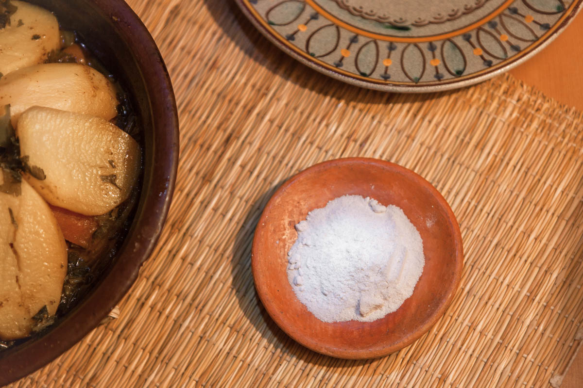 20_MOROCCO_SALT_MINING_SEBASTIAN_CASTELIER_PIC_50 - Fine white mountainous salt is used for culinary purposes. Her, it appears as table salt alongside a tajine, a North African traditional dish. (*)