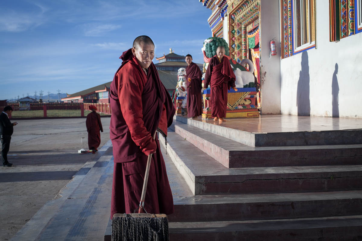 Yarchen Gar: The mountain monastery
