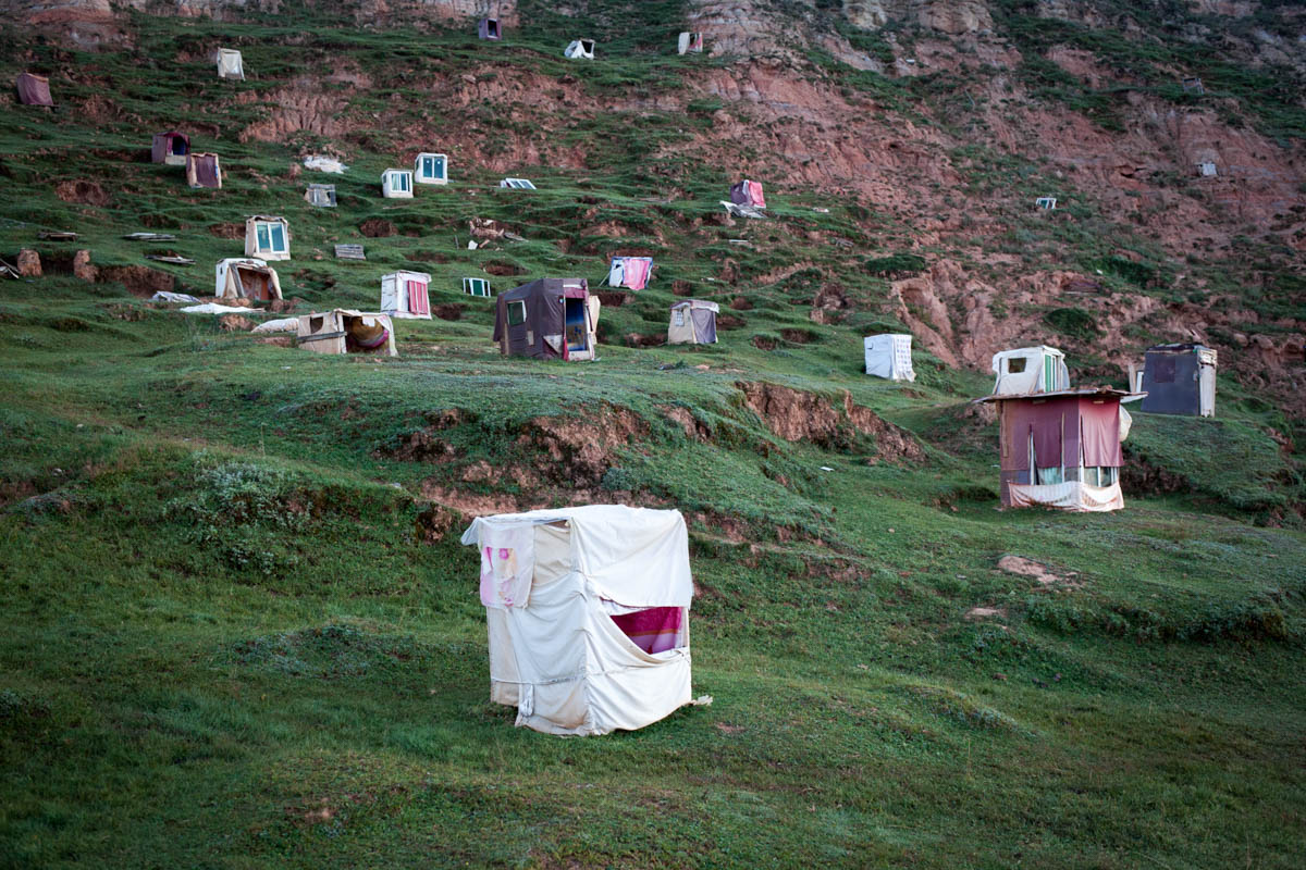 Yarchen Gar: The mountain monastery