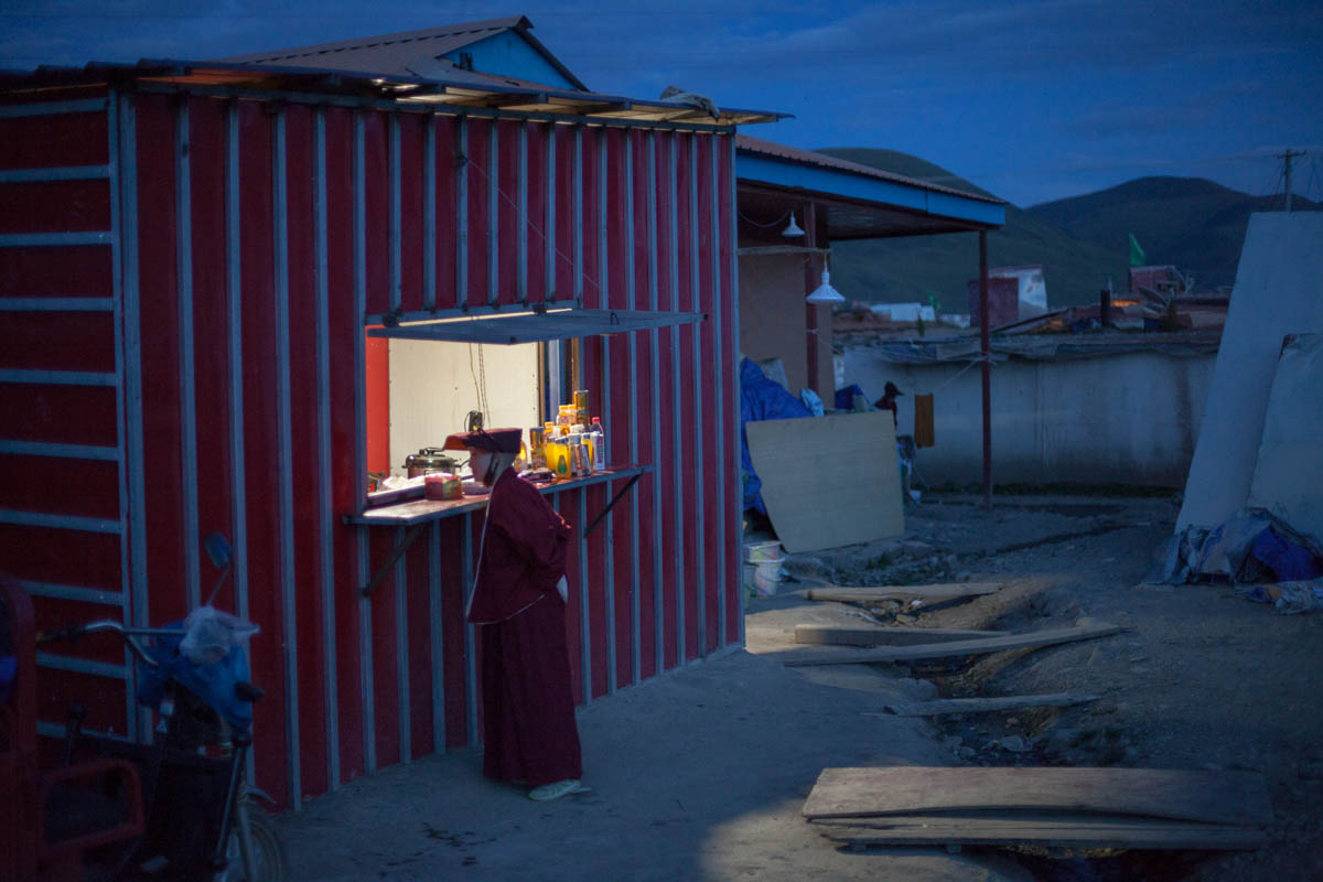 Yarchen Gar: The mountain monastery
