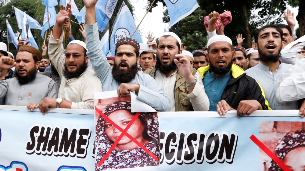 Pakistan's far-right groups protesting against the acquittal of Aasia Bibi [Faisal Mahmood/Reuters]