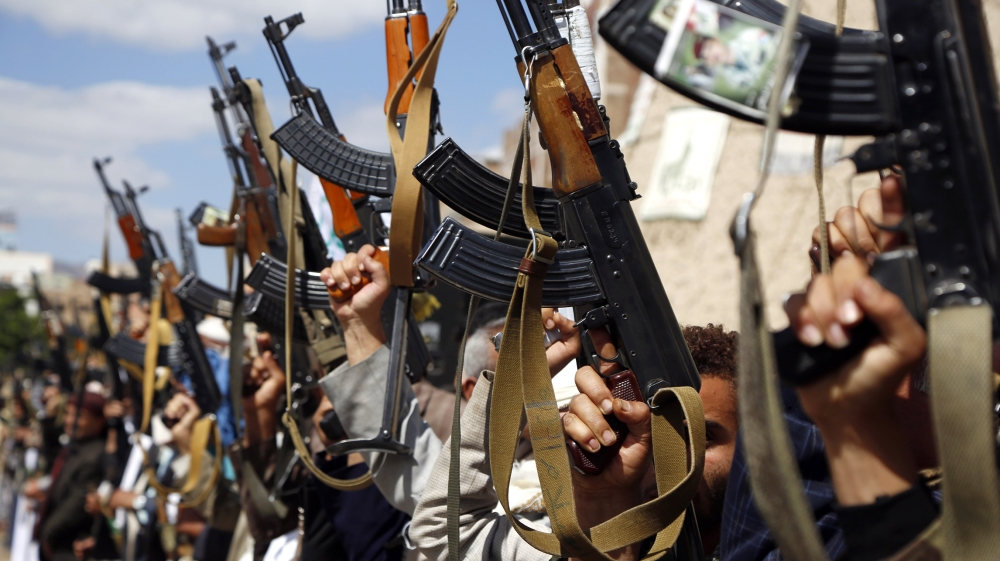 Houthi followers hold their guns during a tribal gathering against the continued war and blockade on October 03, 2019 in Sana''a, Yemen. (Photo by Mohammed Hamoud/Getty Images)
