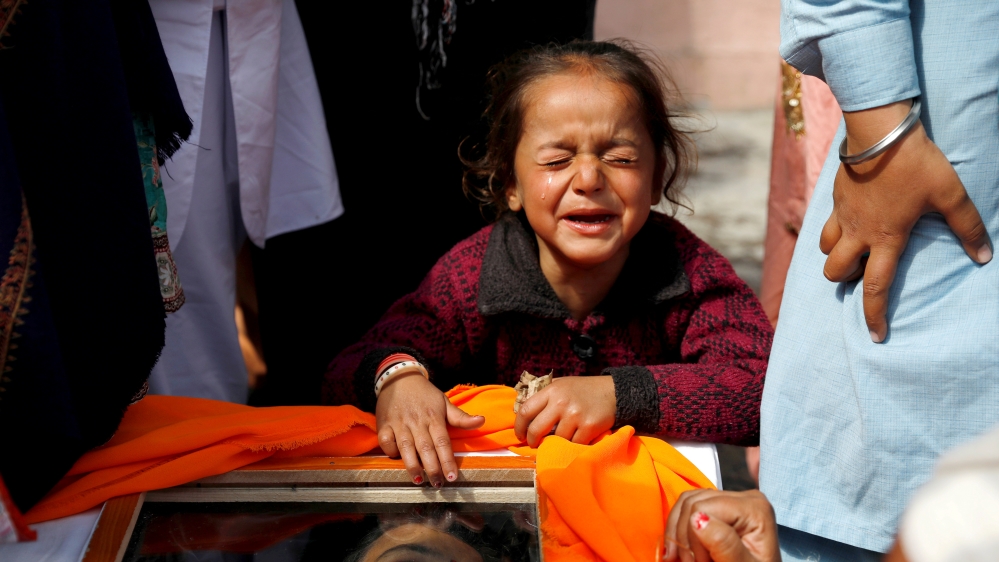 Afghan Sikh girl cries over the coffin of her mother who was killed during yesterday''s attack at Sikh religious complex in Kabul, Afghanistan
