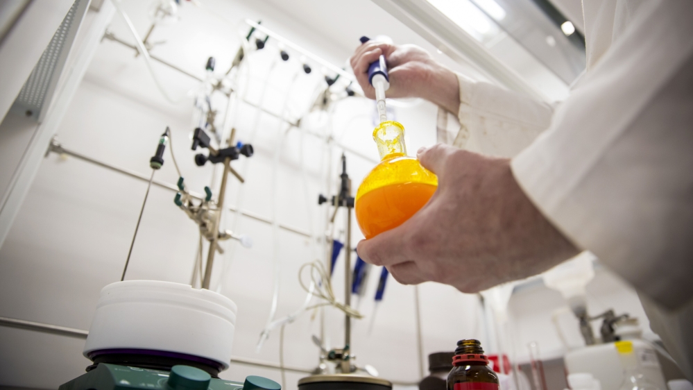 Glaxo to Make 1 Billion Doses of Pandemic Vaccine Booster
