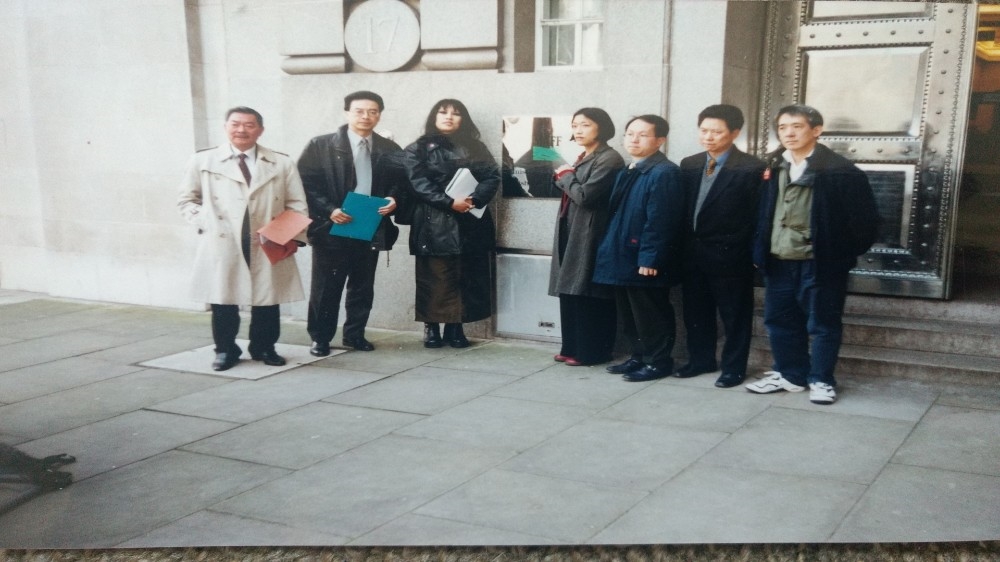 UK-Chinese protest against virus-related racism in 2001 (Courtesy Sarah Yeh)