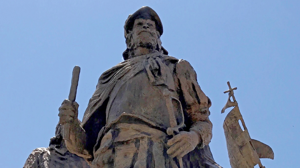AMERICA PROTESTS CONQUISTADOR