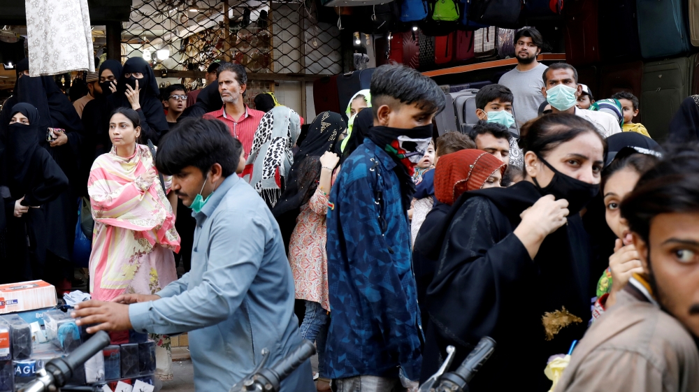 Easing COVID-19 lockdown in Karachi