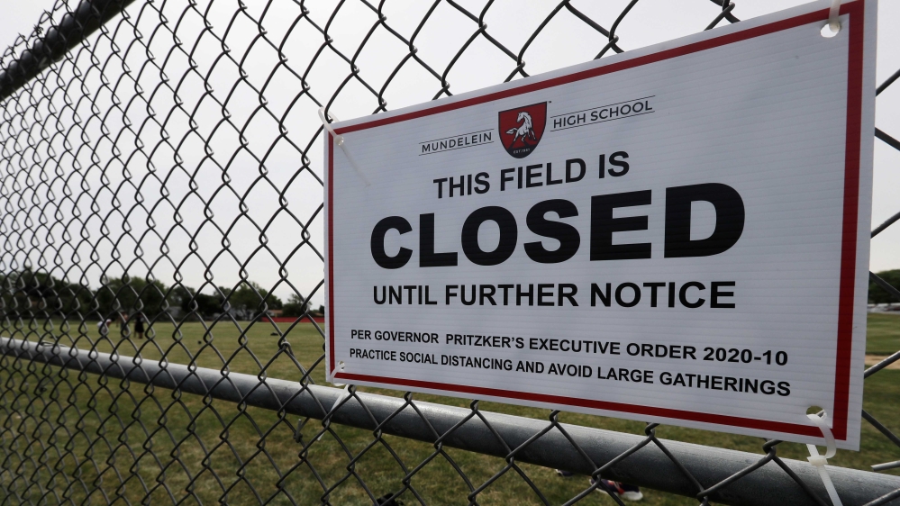 A sign announcing the closure of the Mundelein High School ground in Mundelein, Illinois