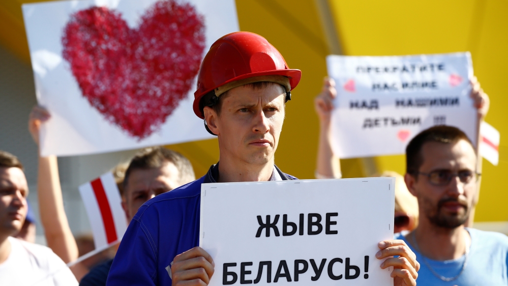 People protest against presidential election results. The placard reads: “Long Live Belarus!”