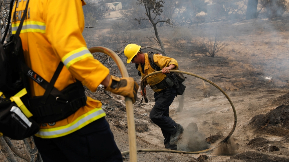Wildfire burns north of Los Angeles