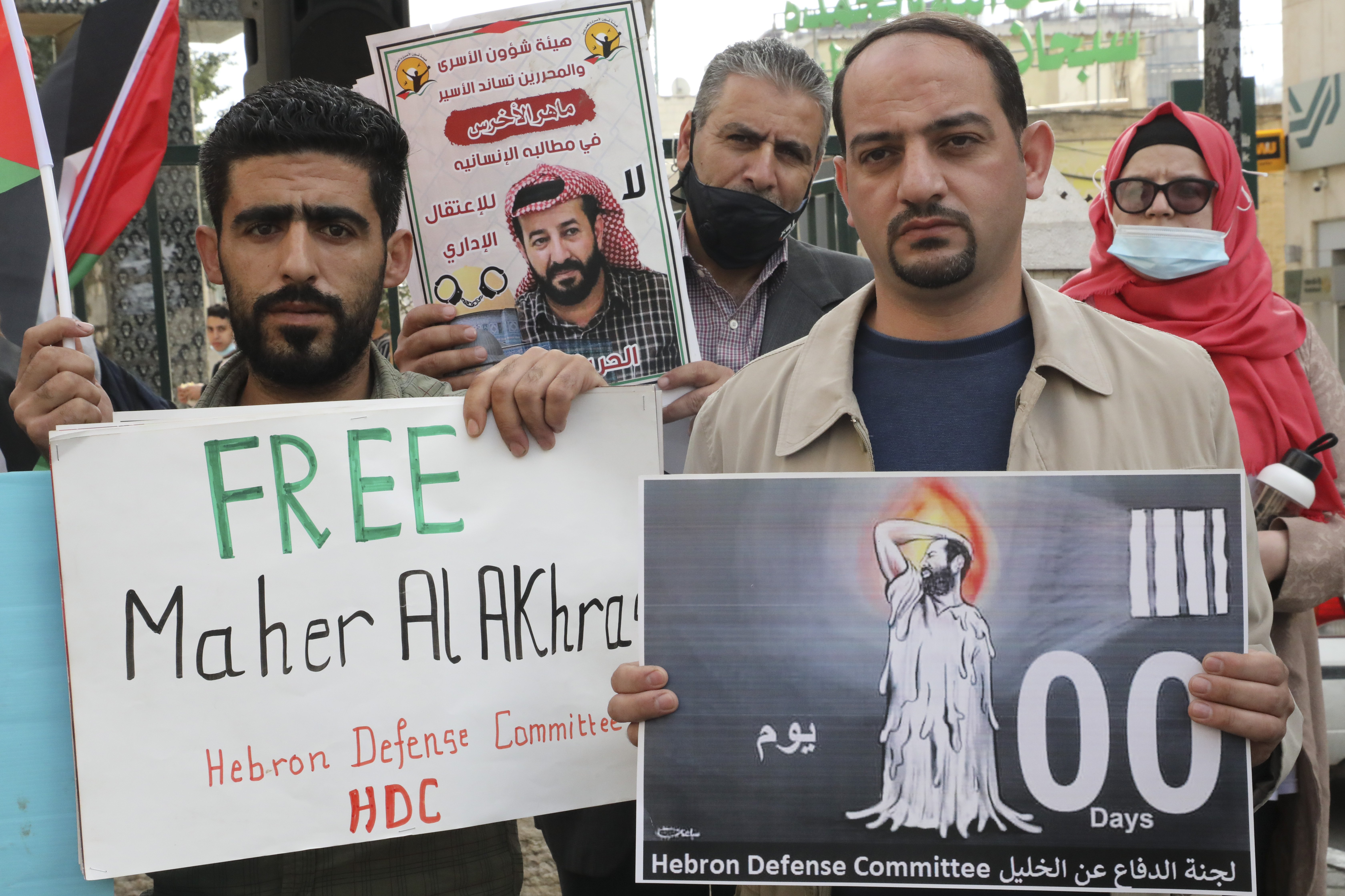 Palestinians in Hebron demand the release of the administrative detainee in Israeli custody, Maher al-Akhras