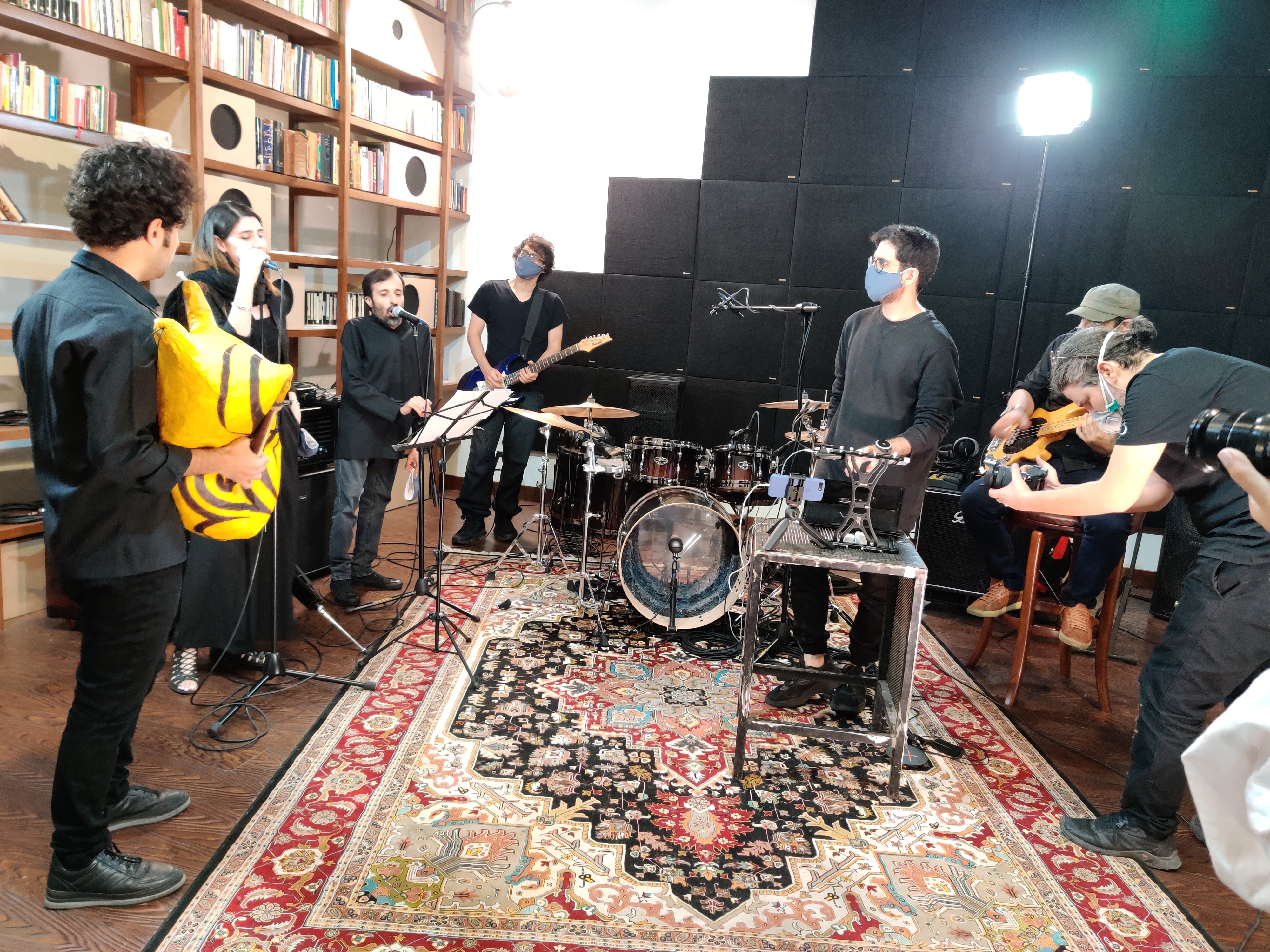 Bamdad Ashar in a jam session with his band Otagh [Courtesy: Hesam Garshasbi]