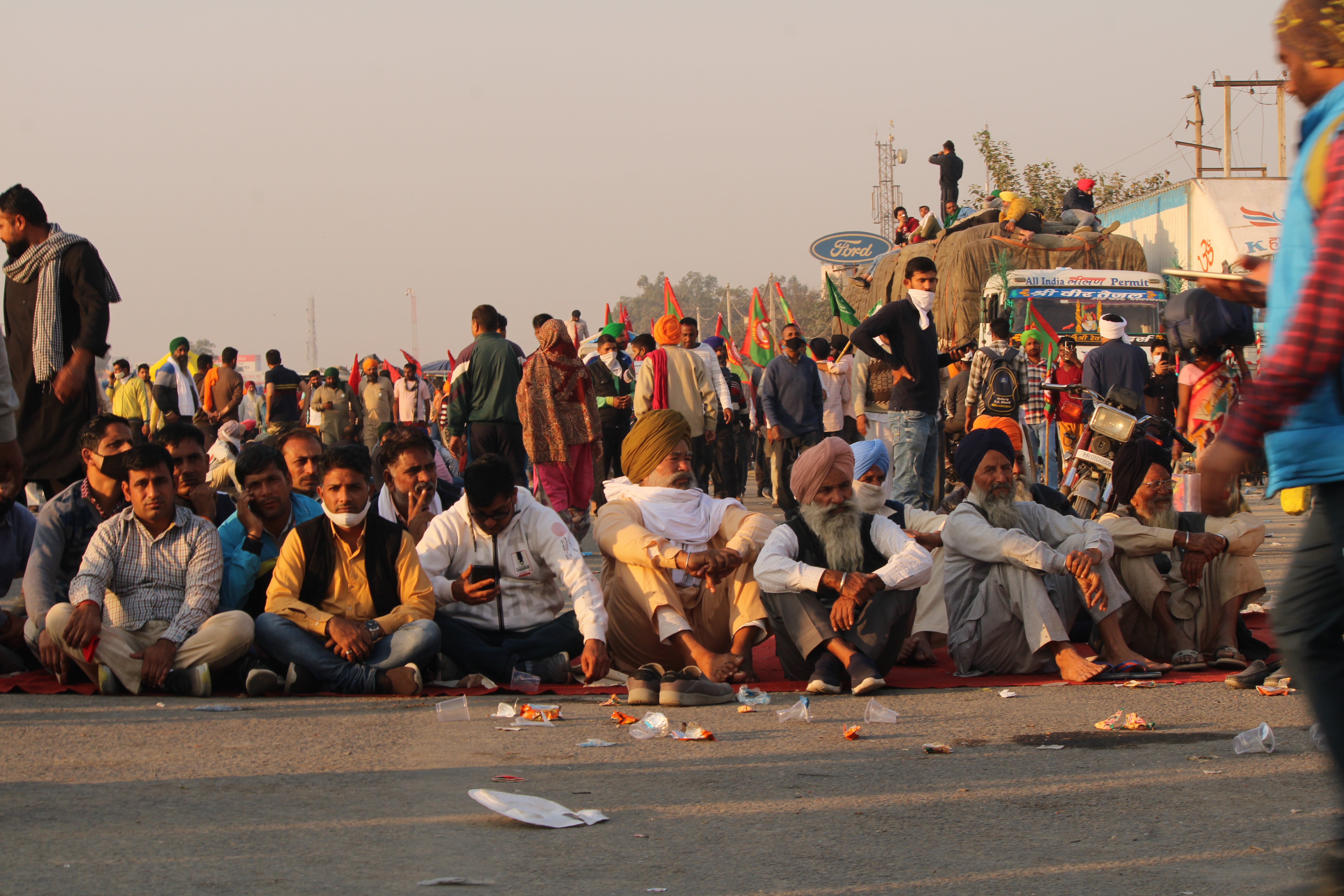 Thousands of protesting farmers have been blocking several highway crossings