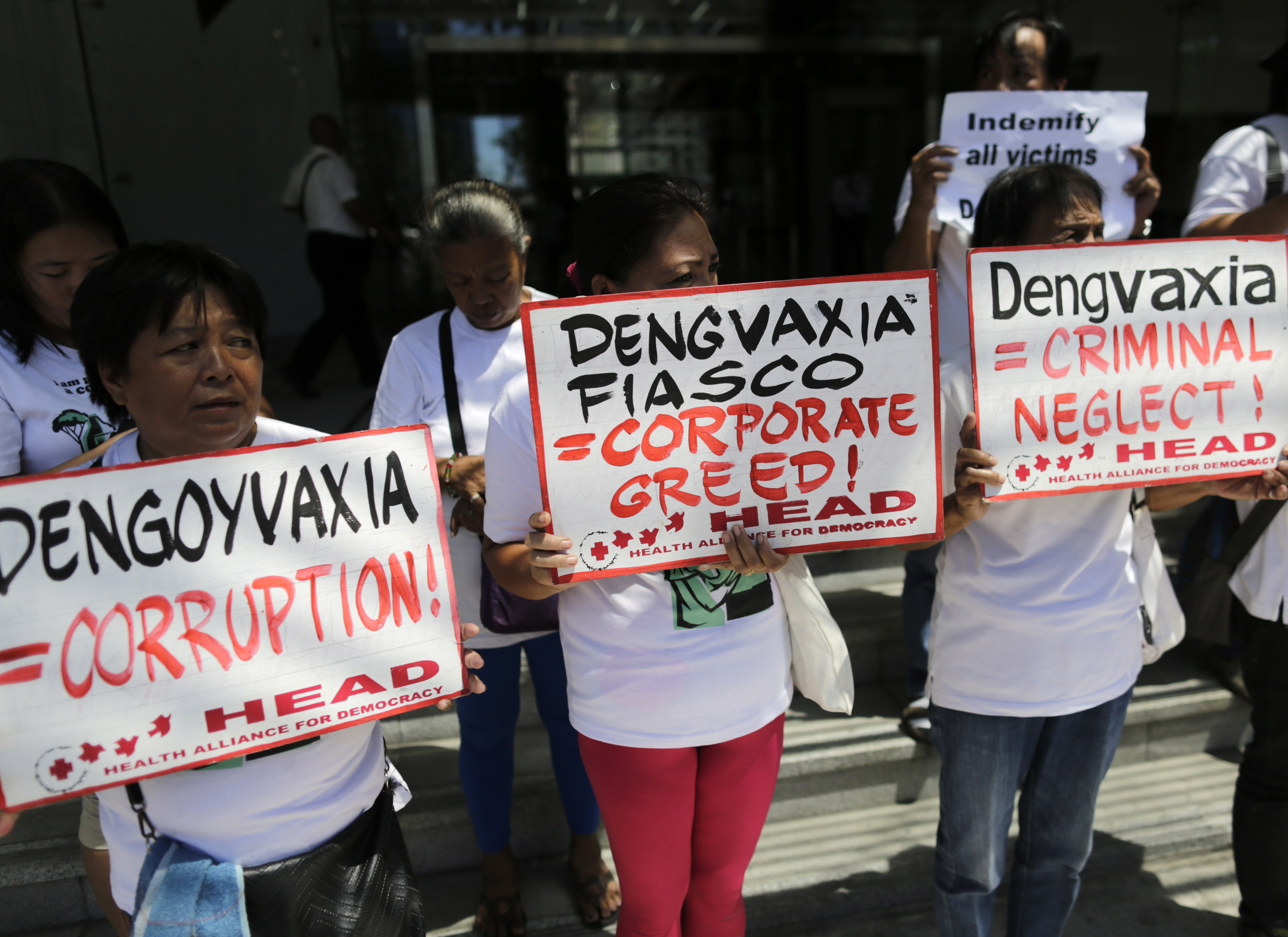The dengue vaccination programme was suspended and investigated after the maker of the vaccine announced possible risks of the drugs if they were administered to persons not previously infected with dengue. Experts fear the government may be repeating the mistakes of the past in rushing to use the Sinovac vaccine
