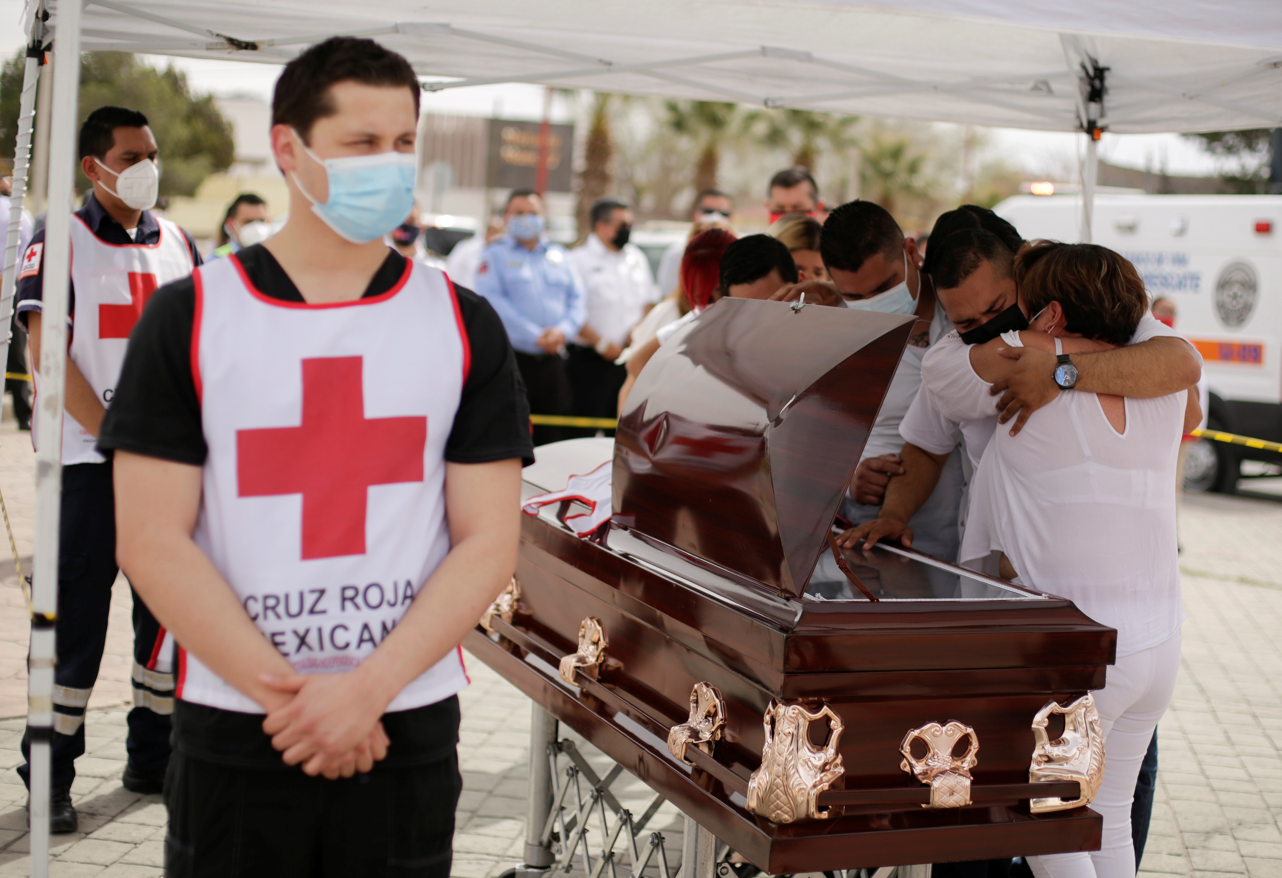 Family members crying during the funeral of a medic who died after contracting the coronavirus in Ciudad Juarez, Mexico