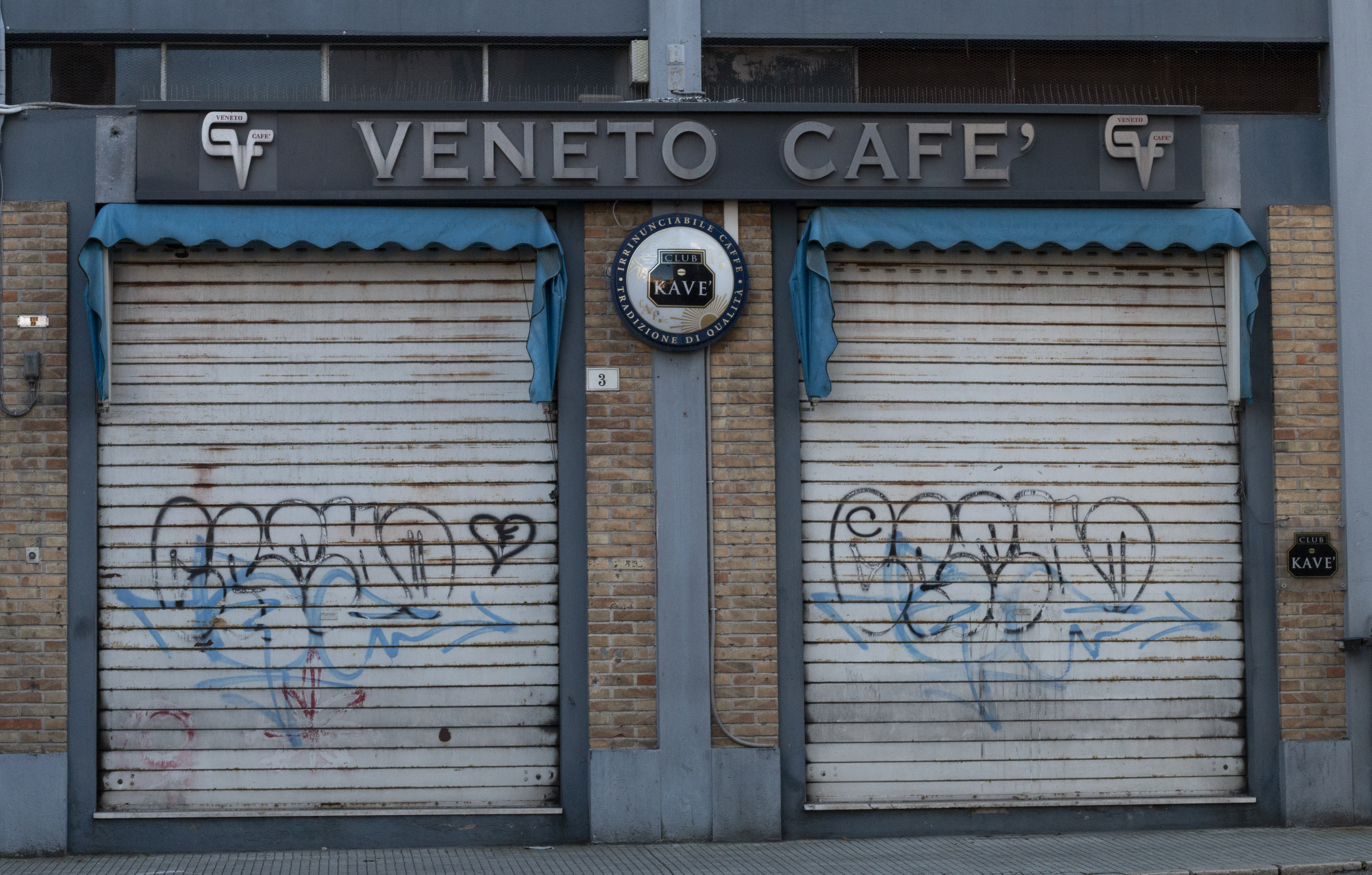 Under Italy’s highest level of COVID-19 restrictions, bars and restaurants are permitted to offer a takeaway service, but some have opted to remain shut altogether