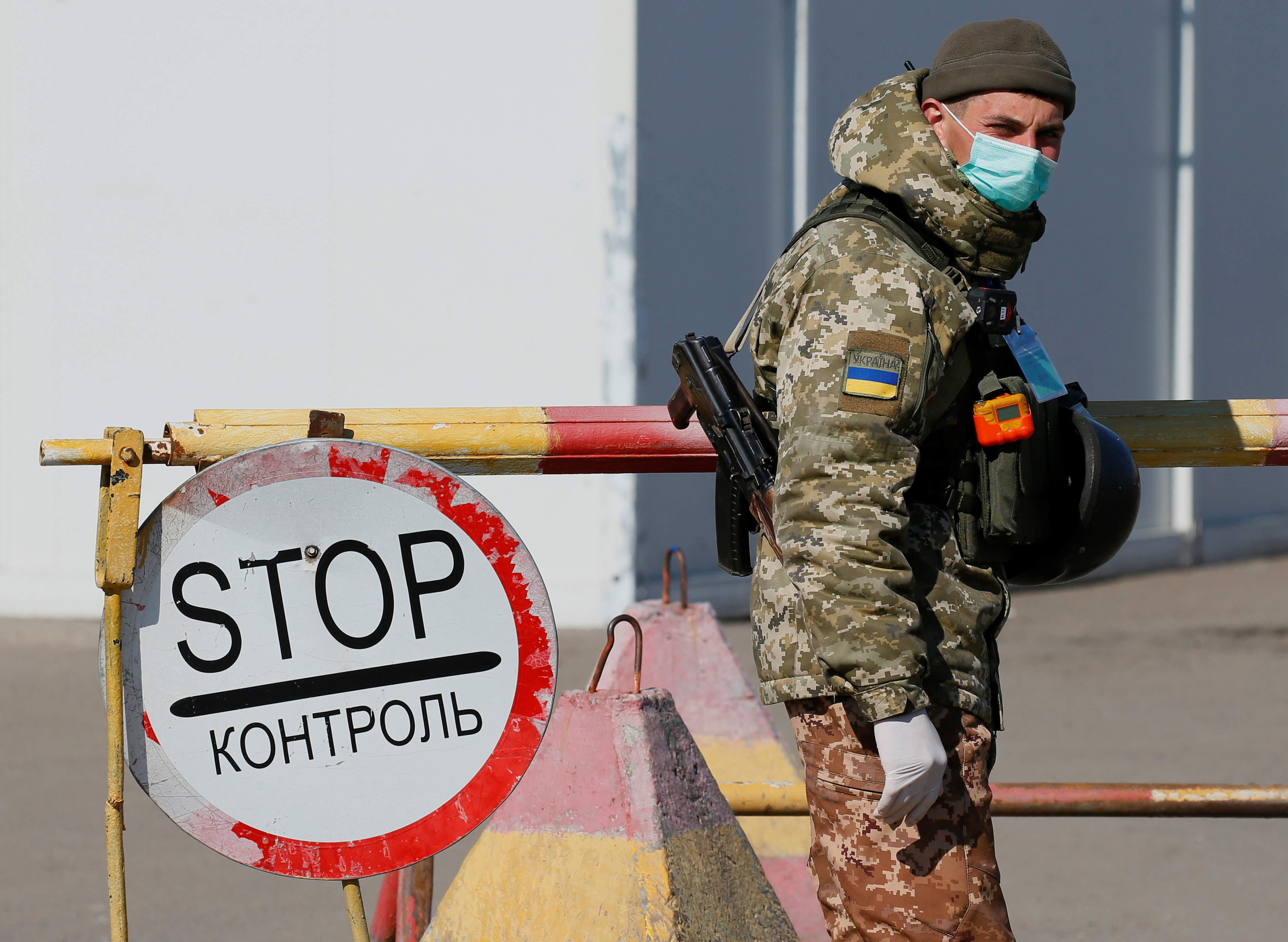 Renewed front-line clashes between Ukrainian government forces and Russian-backed separatist forces have gripped eastern Ukraine in recent weeks