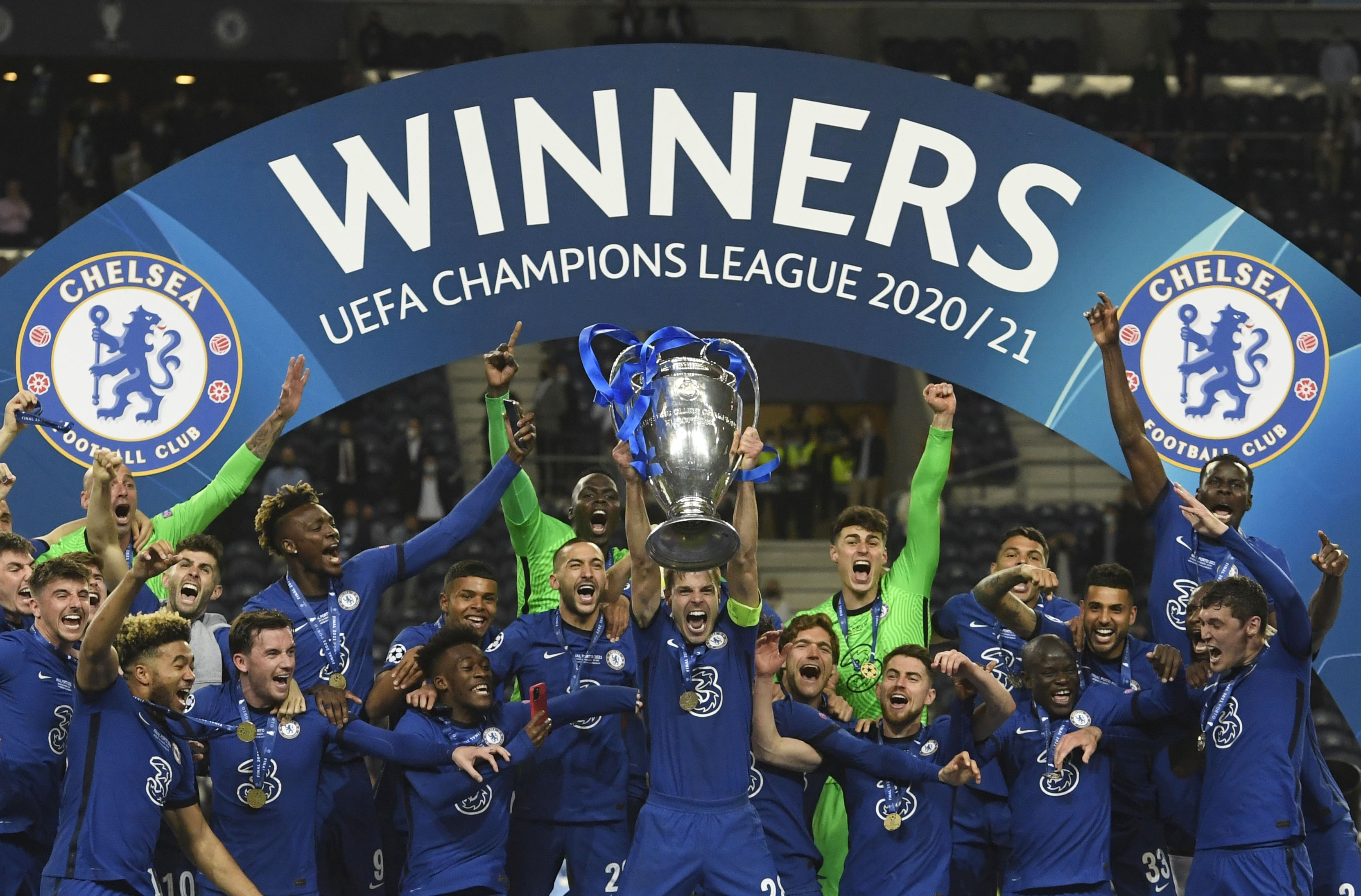 Chelsea players celebrate with the trophy after winning the Champions League
