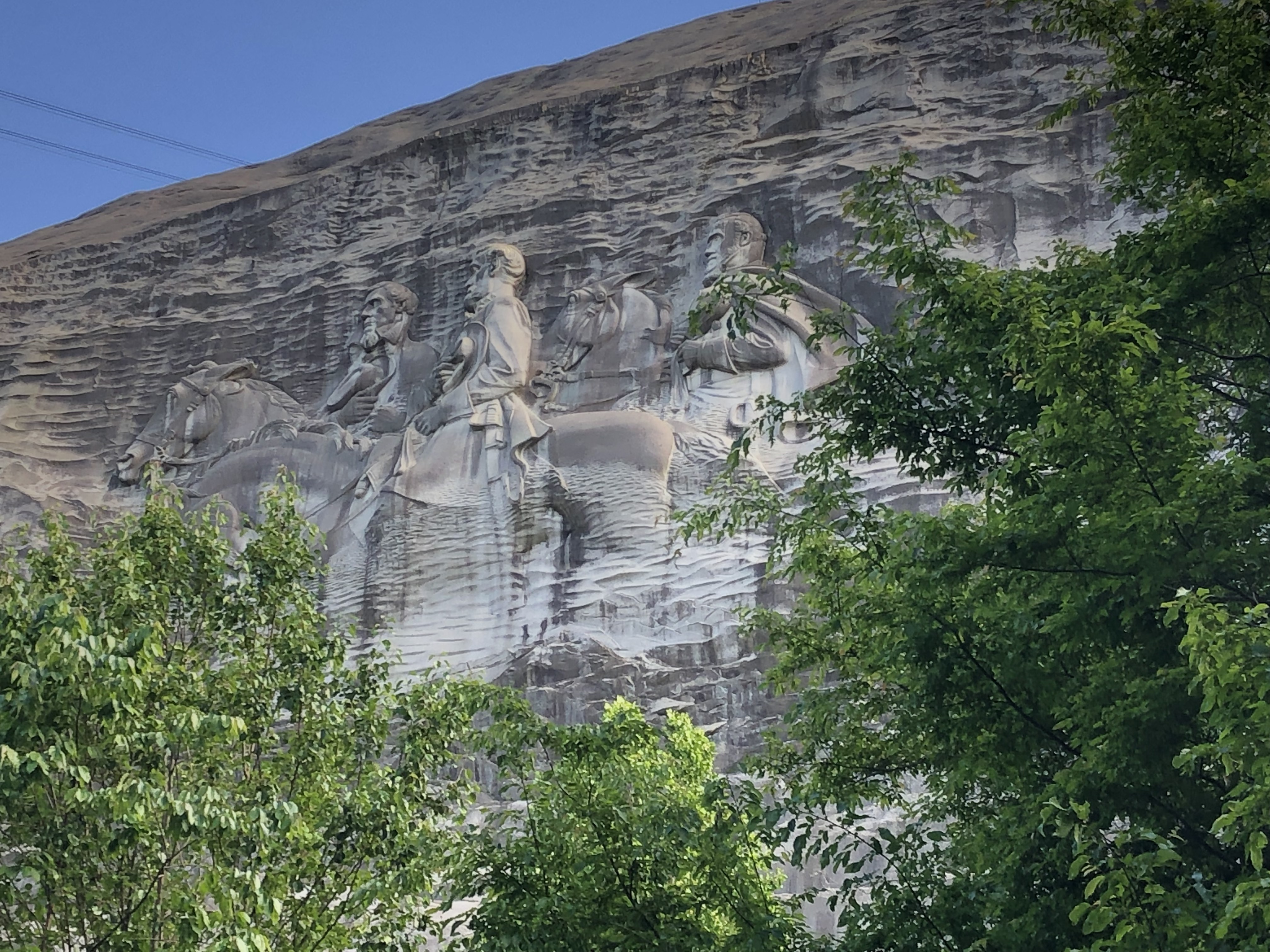 The world’s largest bas-relief carving is located in Stone Mountain Park, in the US state of Georgia. It depicts three Confederate figures: Confederate President Jefferson Davis and two generals, Robert E Lee and Thomas ‘Stonewall’ Jackson