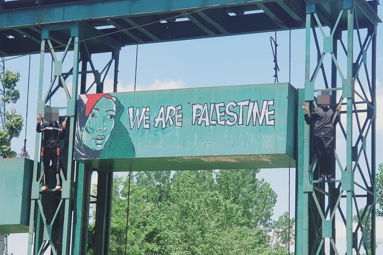 The graffiti painted by a Kashmiri artist in Srinagar which was removed by the police [Courtesy: Mudasir Gul’s family]