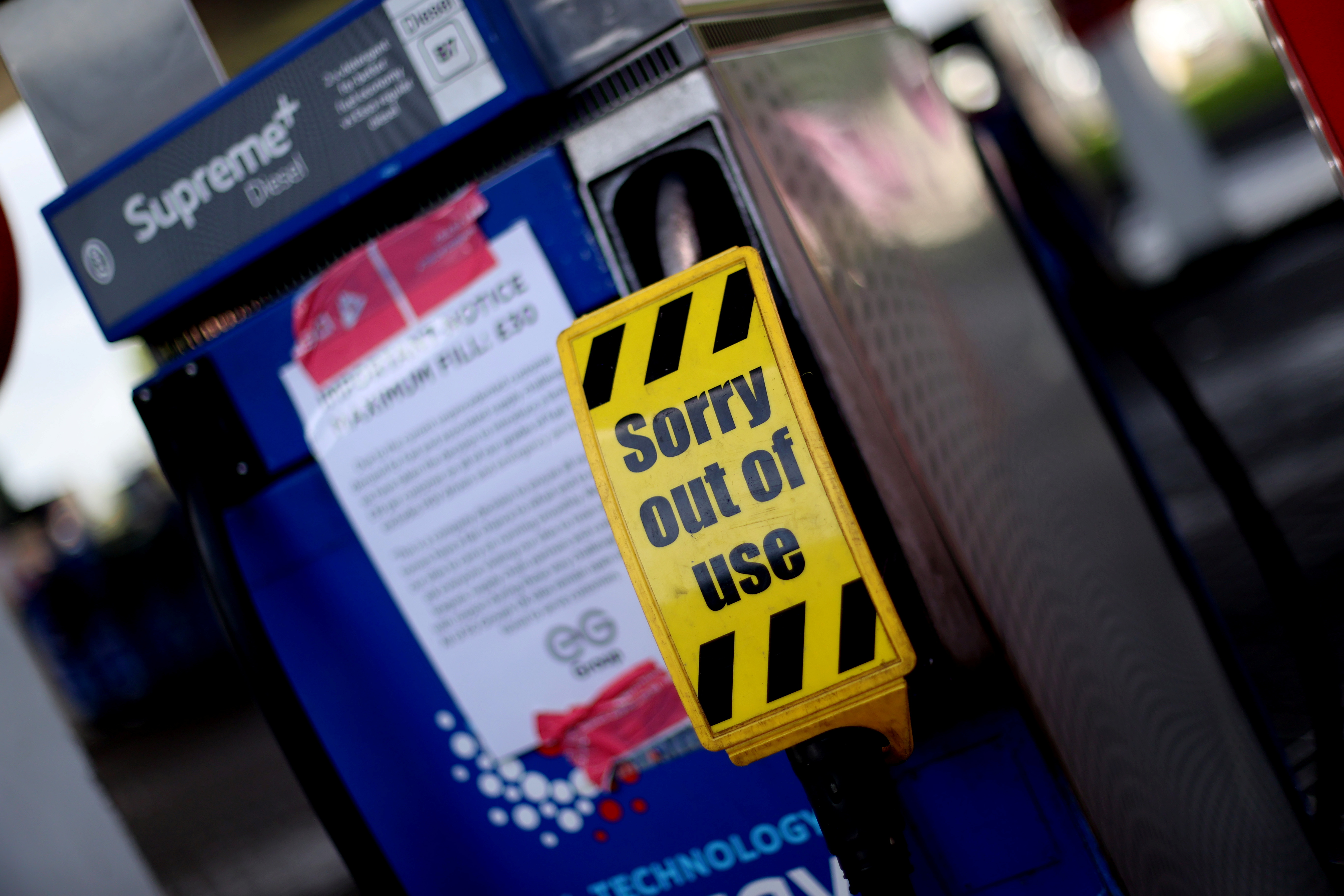 Since the weekend, the UK has been gripped by petrol panic buying [Carl Recine/Reuters]