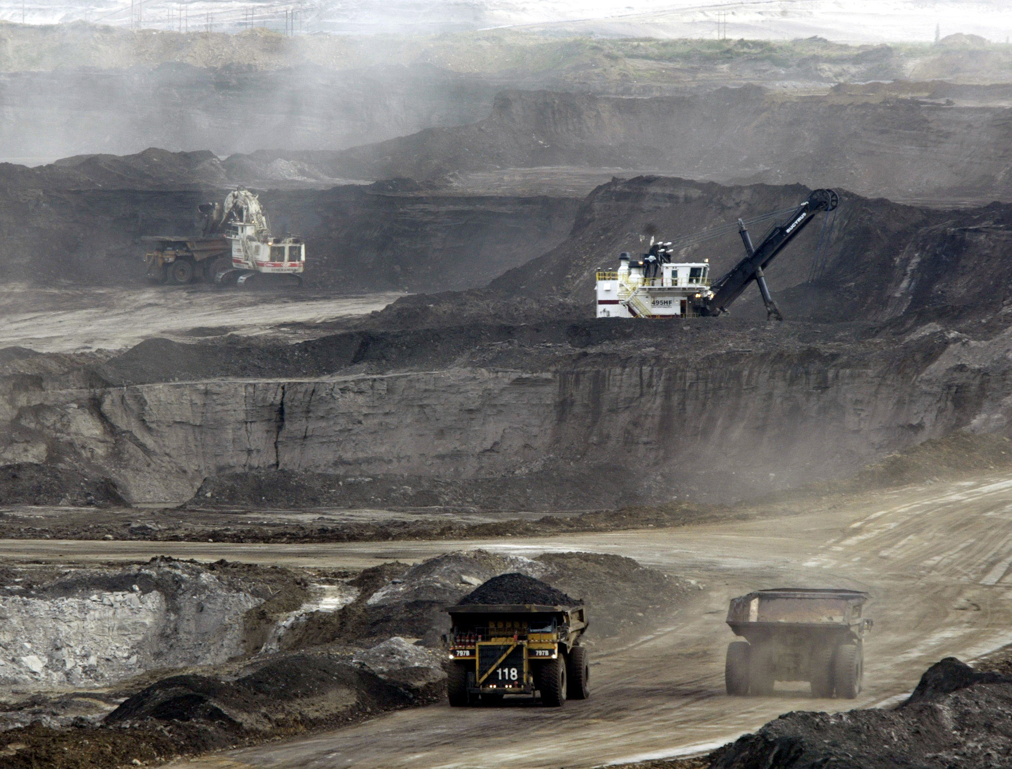 The Alberta tar sands, pictured in 2005, cover a vast area in western Canada. Extracting heavy oil from these sites accounts for about 12 percent of Canada’s total greenhouse gas emissions