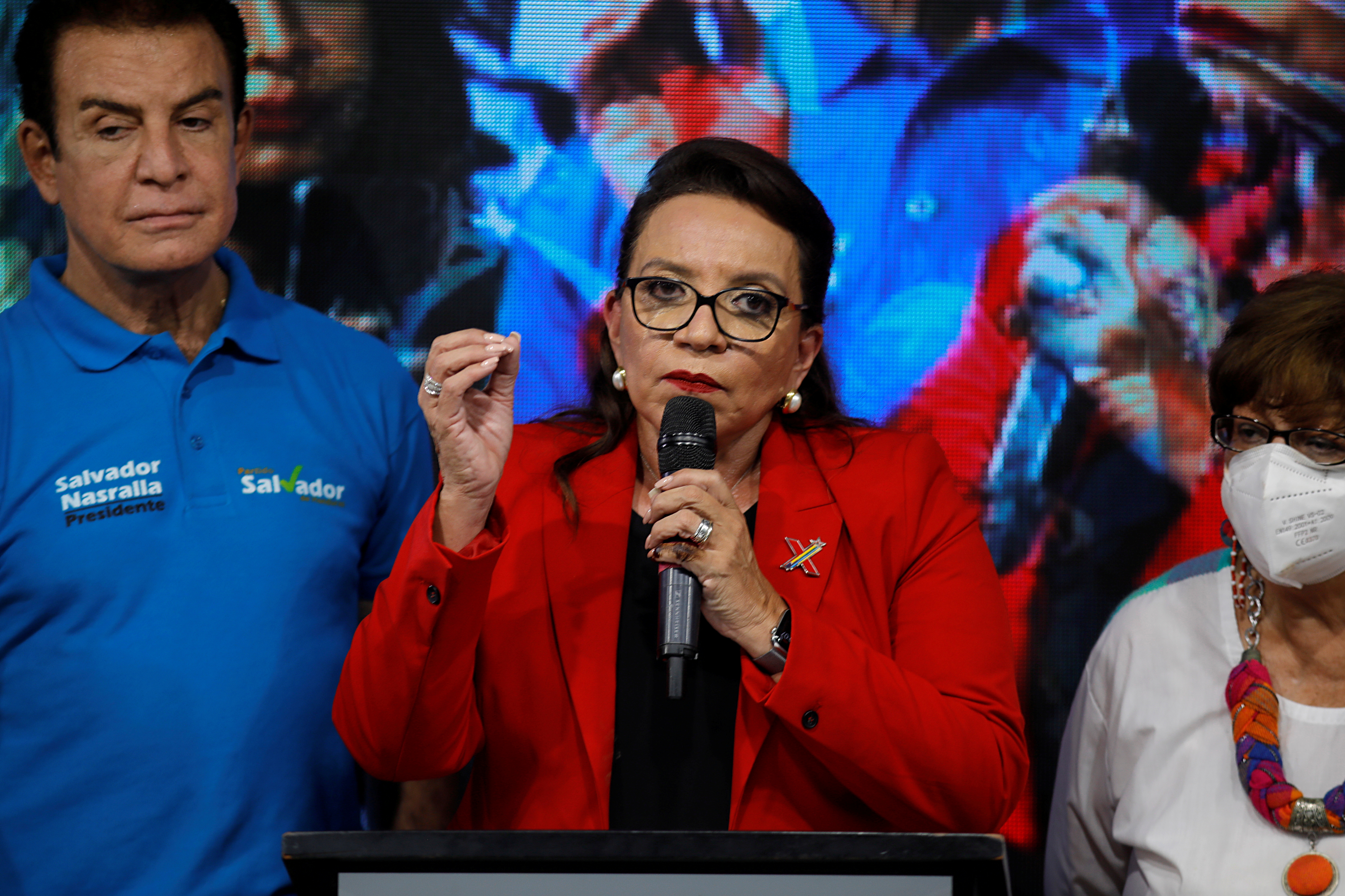 Xiomara Castro speaks before a crowd