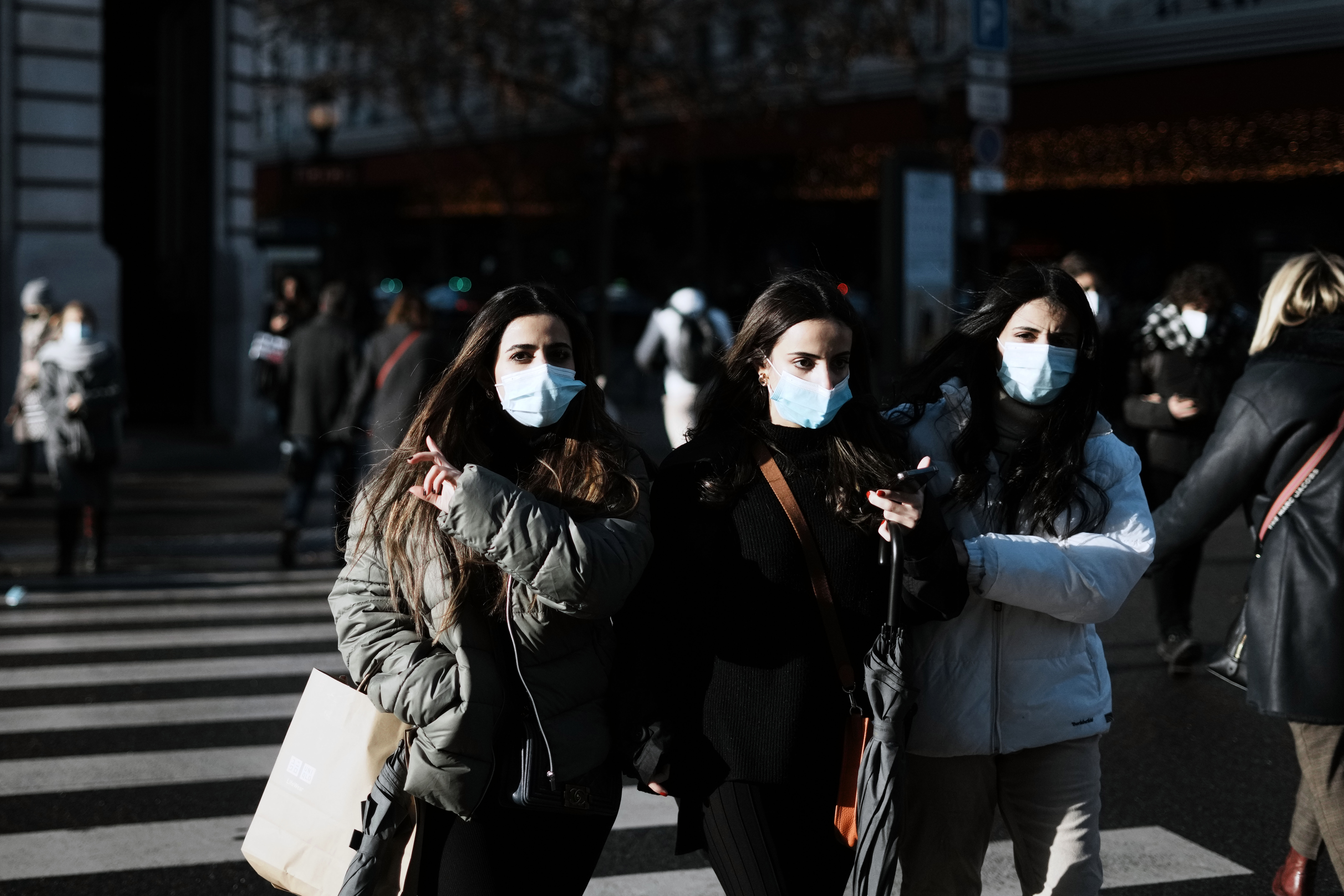Women wear mask to prevent the spread of the COVID-19 in Paris