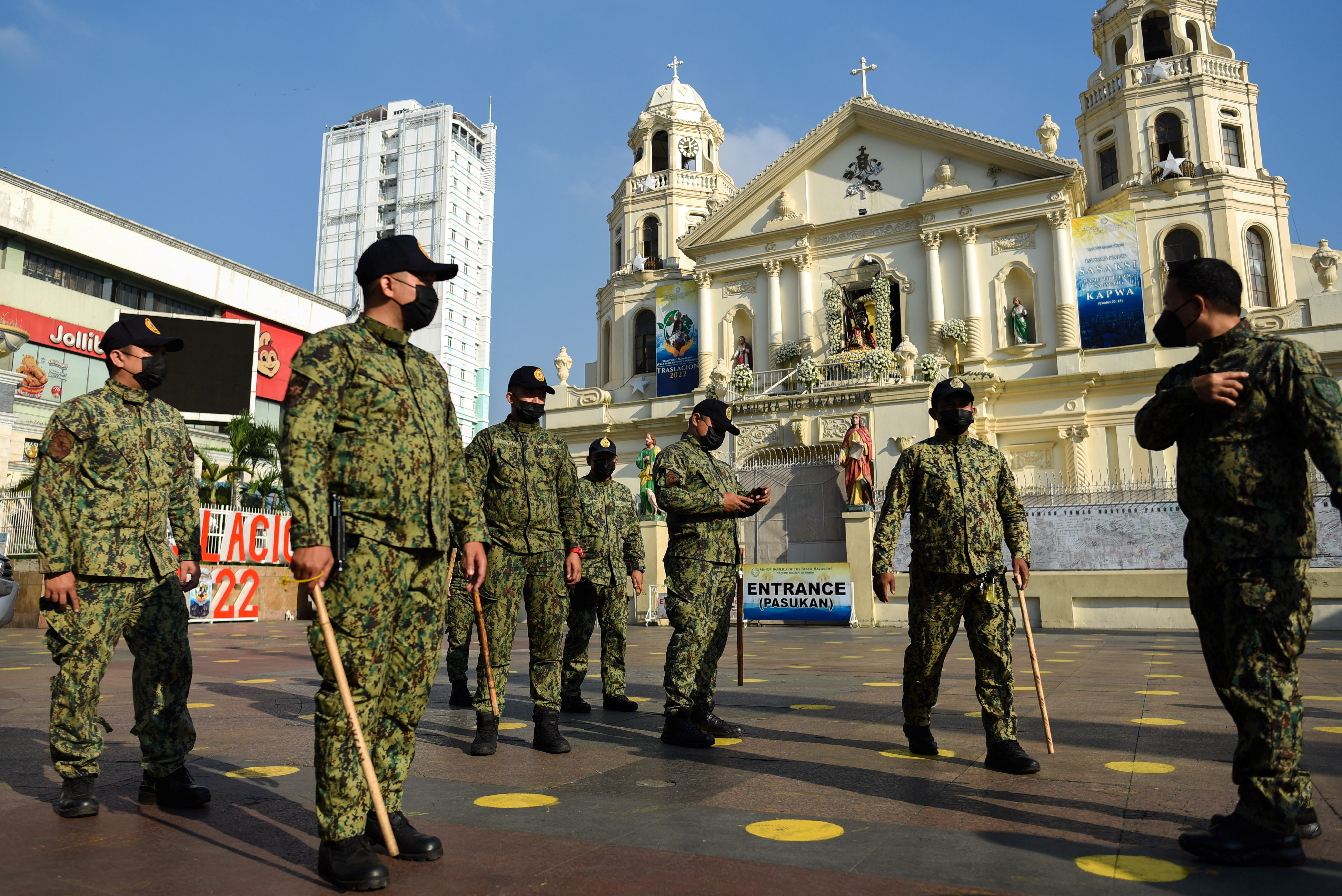 Police officers man the Quaipo Church in Manila to prevent devotees from entering