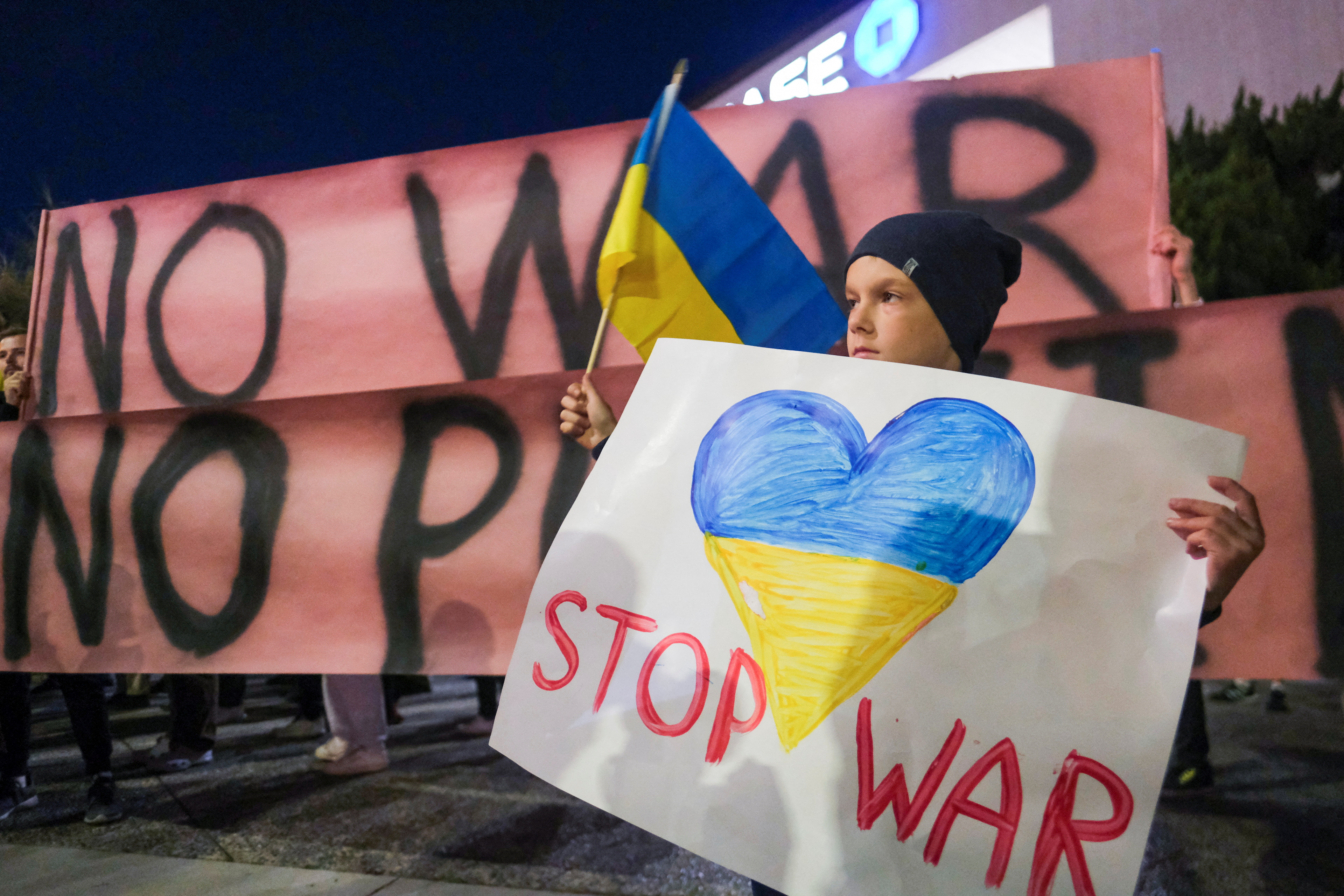 Russian community demonstrates in Los Angeles
