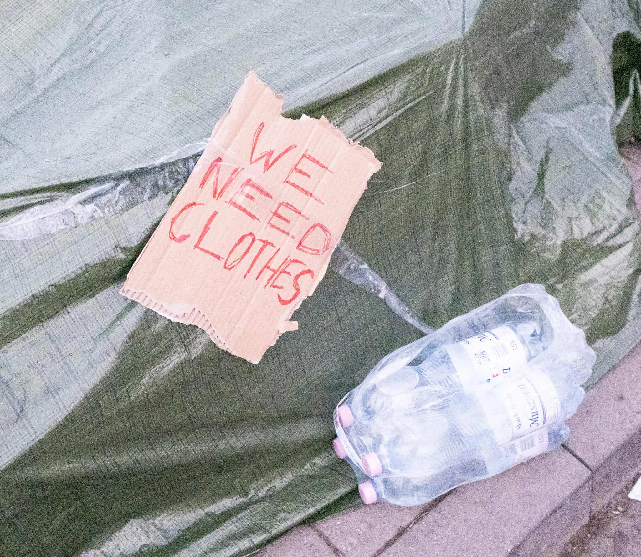 A note left at the border. Long waits in the cold left many people in need of warm clothing, food and water