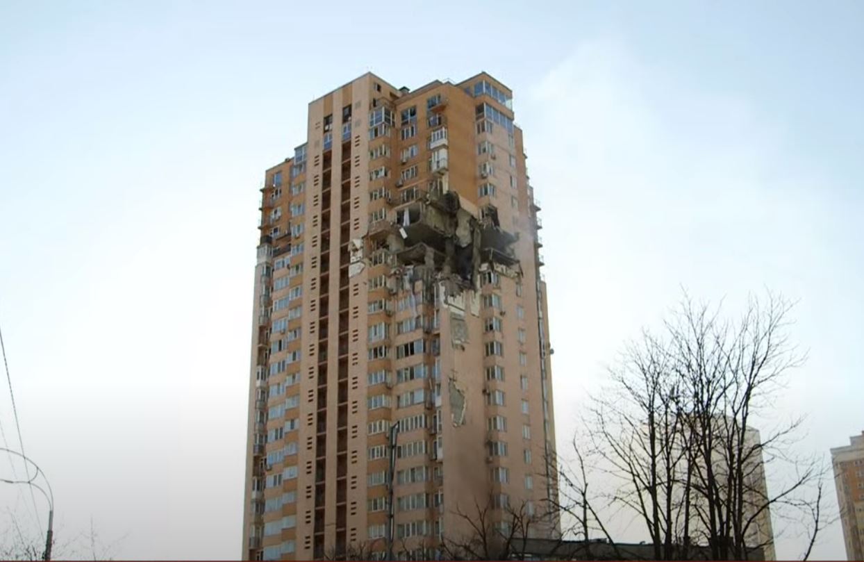 Kyiv apartment building hit by raid [Al Jazeera screengrab]
