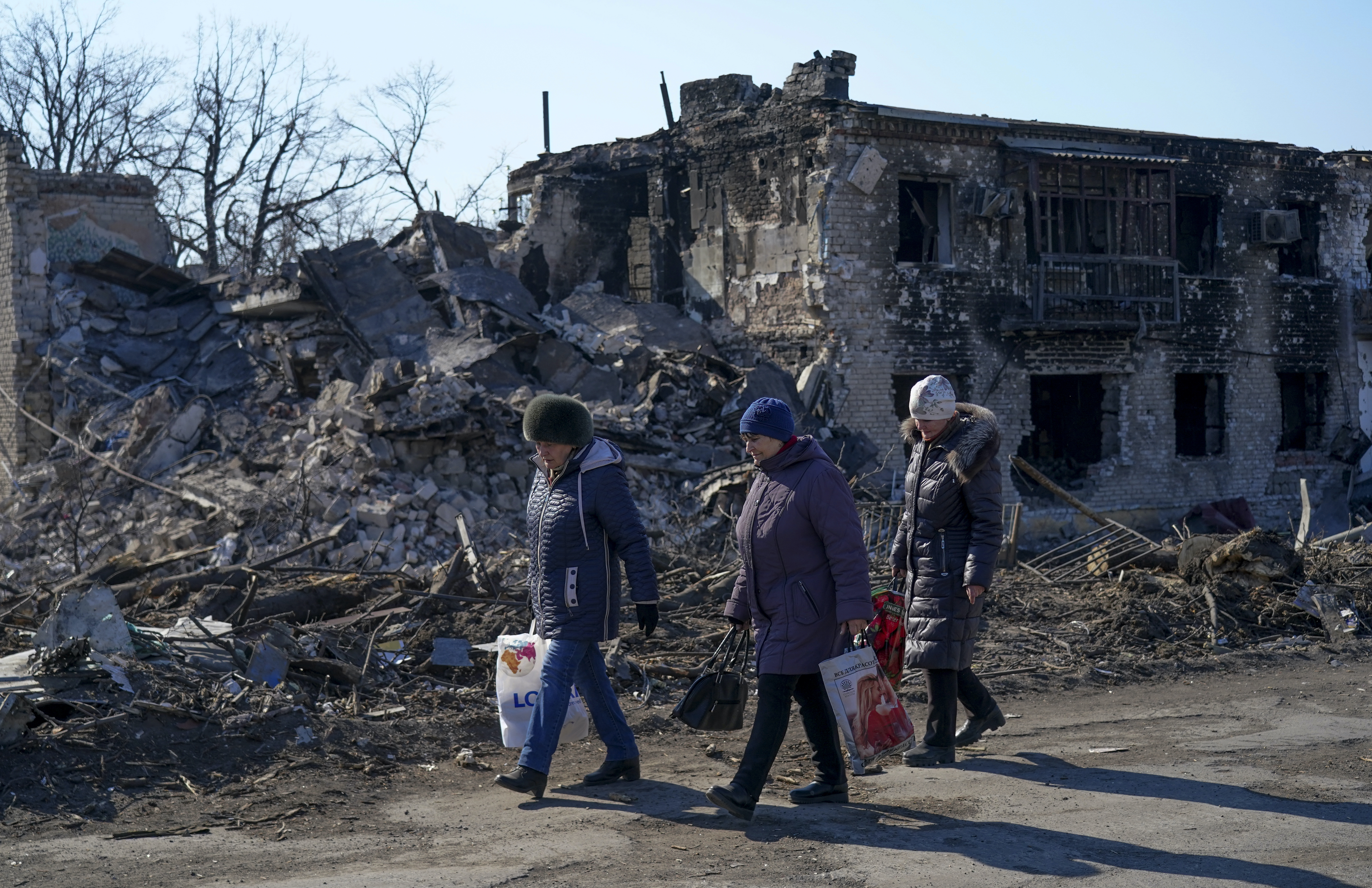 Russian forces have pounded Mariupol for weeks, reducing swaths of the city to rubble [Anadolu]